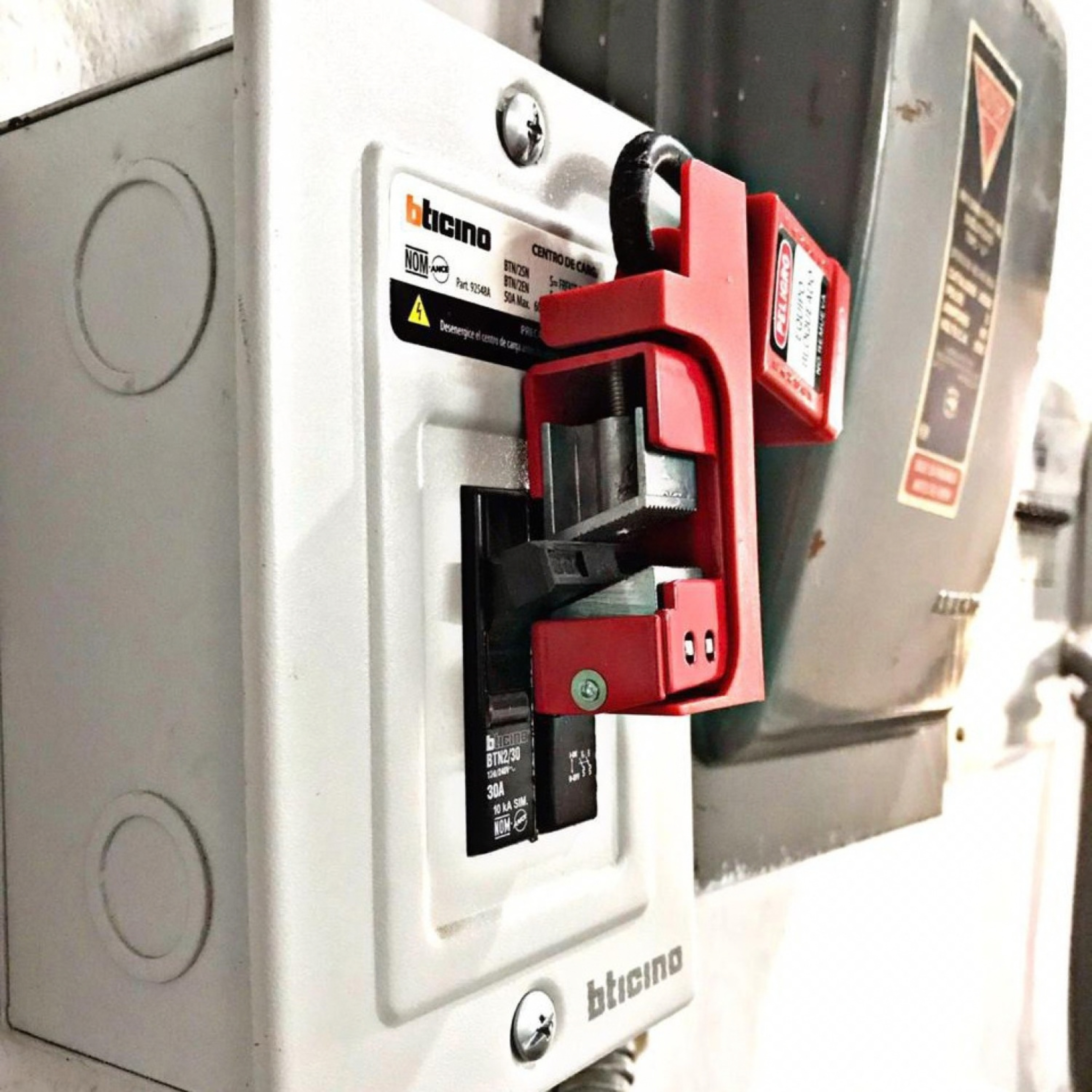 Bloqueo para Interruptores Sobredimensionados Safelock 5302