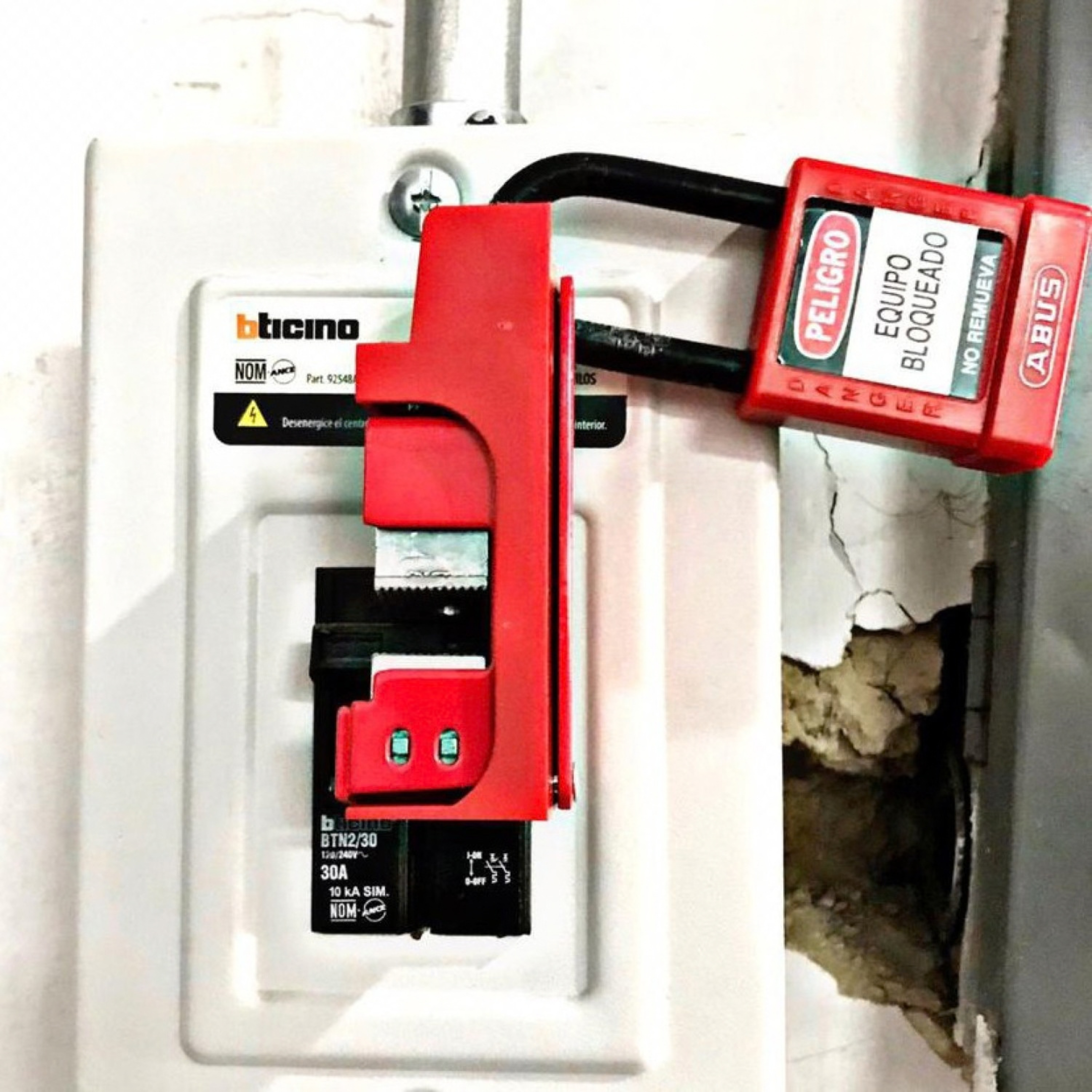 Bloqueo para Interruptores Sobredimensionados Safelock 5302